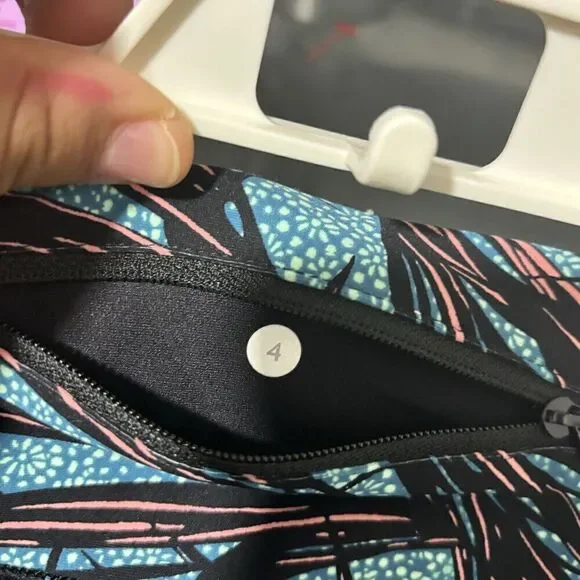 Lululemon Tigh Stuff Tight Palm Lace Tofino Teal Womens Size 4 Leggings scallop - Picture 12 of 14